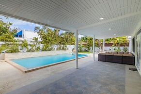 New 5 Bedroom Private Pool Near Superfood