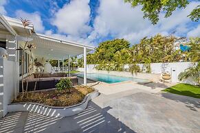 New 5 Bedroom Private Pool Near Superfood