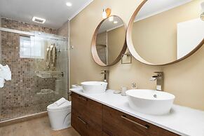 New 5 Bedroom Private Pool Near Superfood