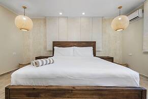 New 5 Bedroom Private Pool Near Superfood