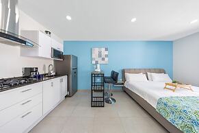 Amazing Studio w Pool Patio Close 2 Palmbeach