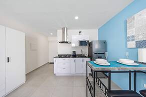 Amazing Studio w Pool Patio Close 2 Palmbeach