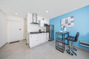 Amazing Studio w Pool Patio Close 2 Palmbeach