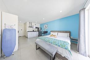 Amazing Studio w Pool Patio Close 2 Palmbeach