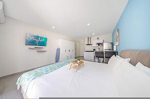 Amazing Studio w Pool Patio Close 2 Palmbeach