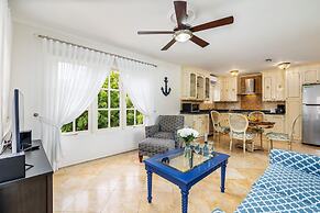 Cozy 1br1ba w Balcony Pool in Great Location