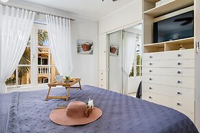 Cozy 1br1ba w Balcony Pool in Great Location