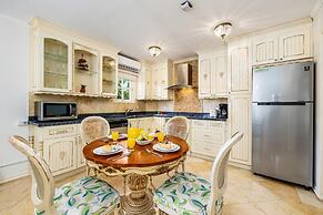 Cozy 1br1ba w Balcony Pool in Great Location