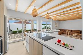 NEW 5br5 5BA Villa Private Pool Close 2 Beach