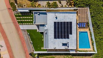 NEW 5br5 5BA Villa Private Pool Close 2 Beach