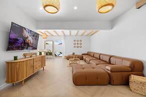 NEW 5br5 5BA Villa Private Pool Close 2 Beach