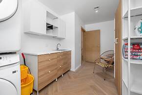 NEW 5br5 5BA Villa Private Pool Close 2 Beach