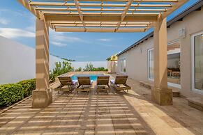 NEW 5br5 5BA Villa Private Pool Close 2 Beach