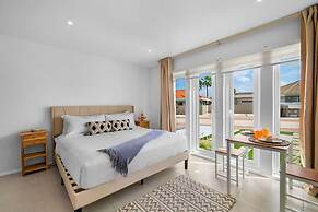 NEW 5br5 5BA Villa Private Pool Close 2 Beach