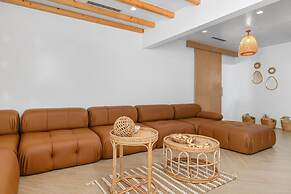 NEW 5br5 5BA Villa Private Pool Close 2 Beach