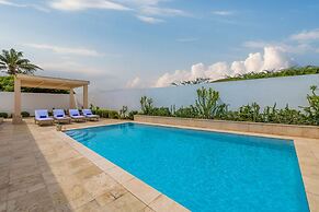 NEW 5br5 5BA Villa Private Pool Close 2 Beach