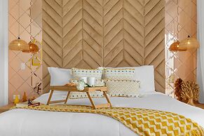 NEW 5br5 5BA Villa Private Pool Close 2 Beach