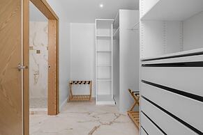 NEW 5br5 5BA Villa Private Pool Close 2 Beach