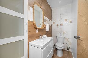 NEW 5br5 5BA Villa Private Pool Close 2 Beach