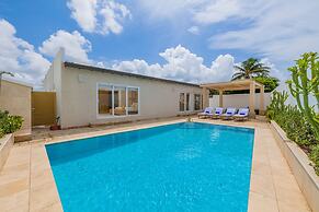 NEW 5br5 5BA Villa Private Pool Close 2 Beach