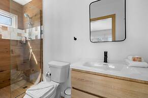 NEW 5br5 5BA Villa Private Pool Close 2 Beach