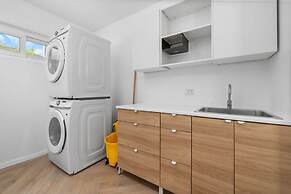 NEW 5br5 5BA Villa Private Pool Close 2 Beach