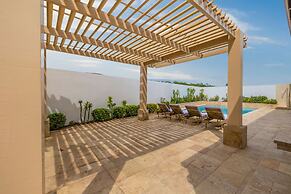 NEW 5br5 5BA Villa Private Pool Close 2 Beach