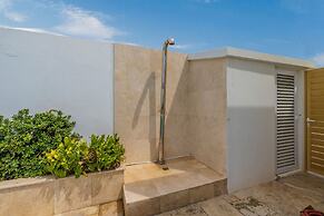 NEW 5br5 5BA Villa Private Pool Close 2 Beach