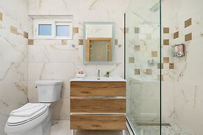 NEW 5br5 5BA Villa Private Pool Close 2 Beach