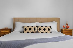 NEW 5br5 5BA Villa Private Pool Close 2 Beach