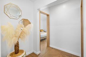 NEW 5br5 5BA Villa Private Pool Close 2 Beach