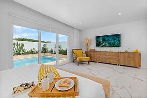 NEW 5br5 5BA Villa Private Pool Close 2 Beach