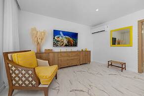 NEW 5br5 5BA Villa Private Pool Close 2 Beach