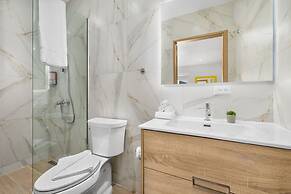 NEW 5br5 5BA Villa Private Pool Close 2 Beach