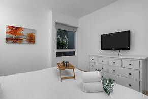 Charming 1br1ba Condo in Great Location With Pool