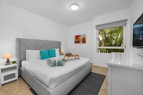 Charming 1br1ba Condo in Great Location With Pool