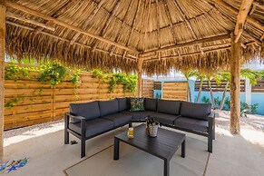 House of Joy Palapa Pool Near Eagle Beach