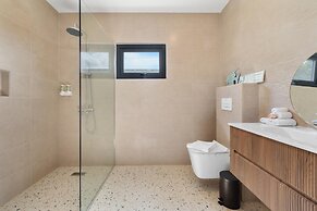 Brand NEW 2br2ba Sunset Ocean Views Balcony