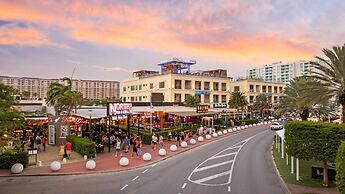 Oceanside Luxury The Cove Palm Beach 2BR 2 5BA