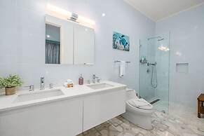 Oceanside Luxury The Cove Palm Beach 2BR 2 5BA