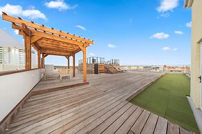 Oceanside Luxury The Cove Palm Beach 2BR 2 5BA