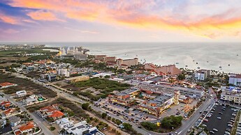 Oceanside Luxury The Cove Palm Beach 2BR 2 5BA