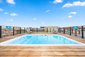 Oceanside Luxury The Cove Palm Beach 2BR 2 5BA