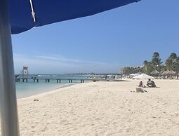 Oceanside Luxury The Cove Palm Beach 2BR 2 5BA