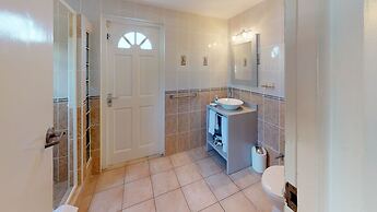 Poolside Apt Ibiza Poolside Apt -2 bd 2 Bath-kitchen-modern Hotel