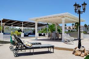 Poolside Apt Ibiza Poolside Apt -2 bd 2 Bath-kitchen-modern Hotel