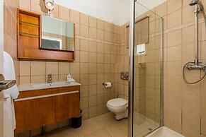 Poolside Apt Ibiza Poolside Apt -2 bd 2 Bath-kitchen-modern Hotel