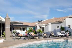 Poolside Apt Ibiza Poolside Apt -2 bd 2 Bath-kitchen-modern Hotel