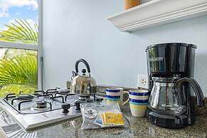 Poolside 1-bed Near Palm Beach