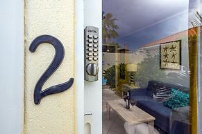 Poolside 1-bed Near Palm Beach